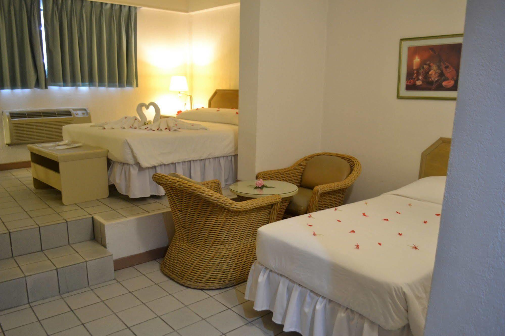 West Plaza By The Sea Hotel Koror Exterior foto